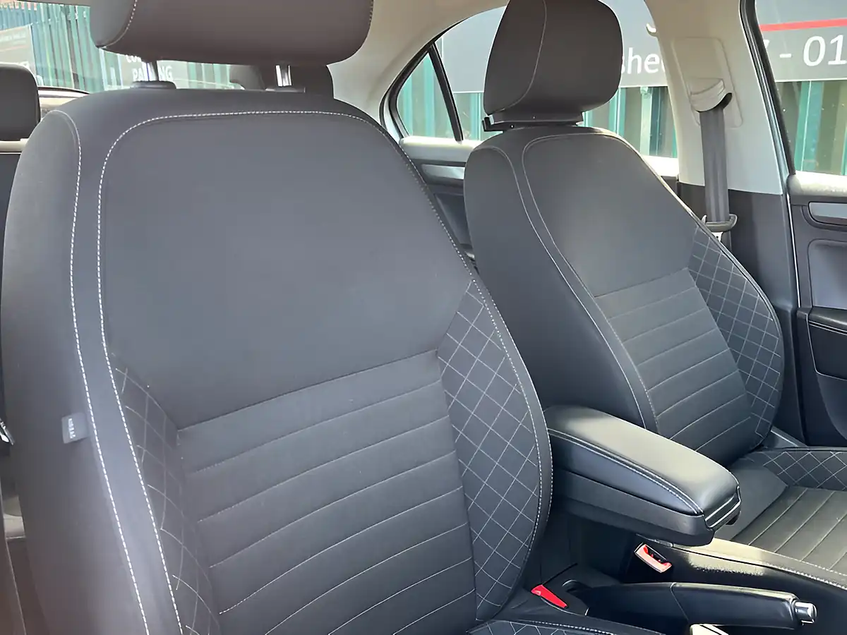 Used 2017 Skoda Rapid Se L Silver - Interior and Exterior details 16