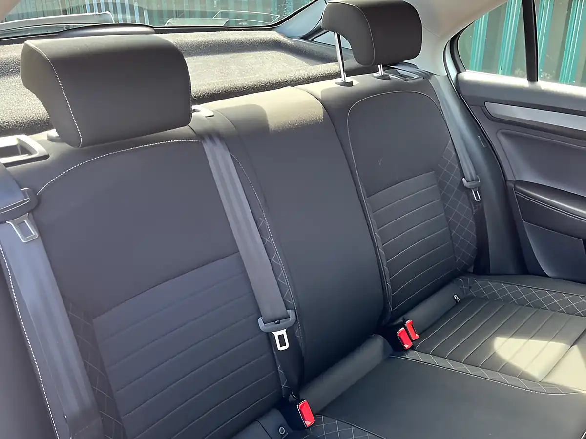 Used 2017 Skoda Rapid Se L Silver - Interior and Exterior details 17