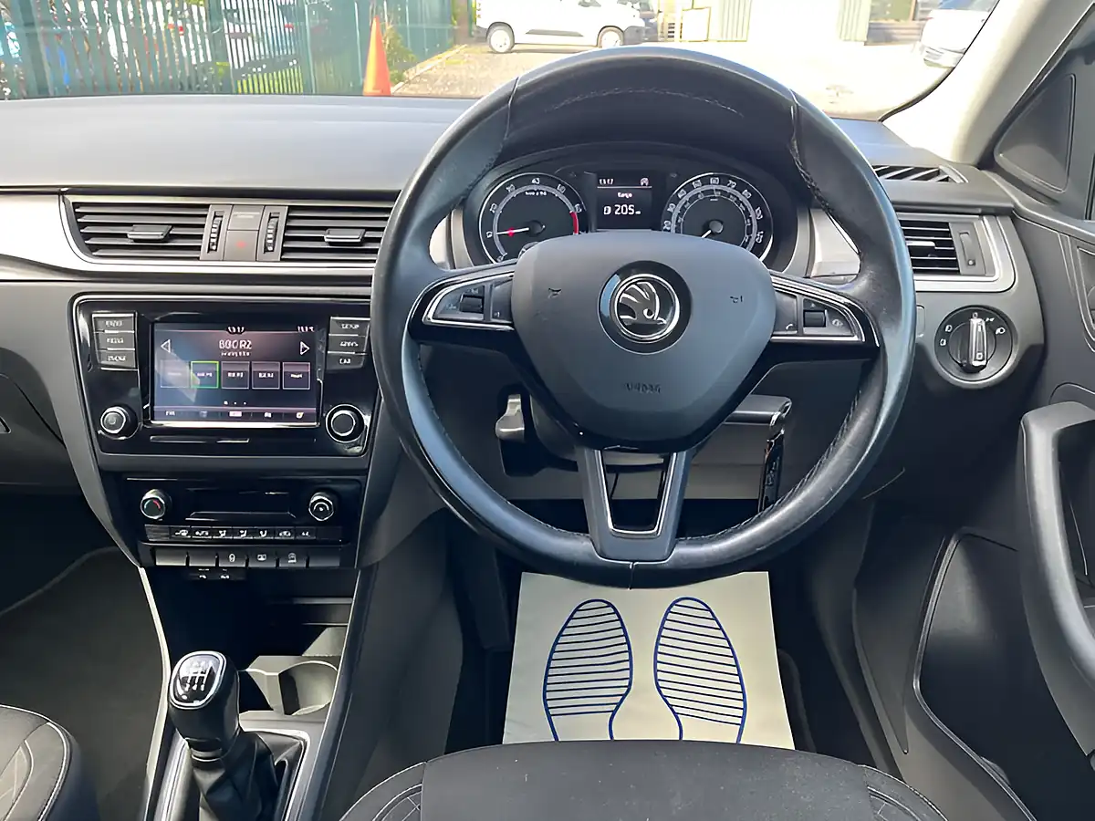 Used 2017 Skoda Rapid Se L Silver - Interior and Exterior details 18