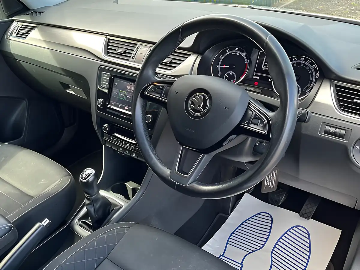Used 2017 Skoda Rapid Se L Silver - Interior and Exterior details 9