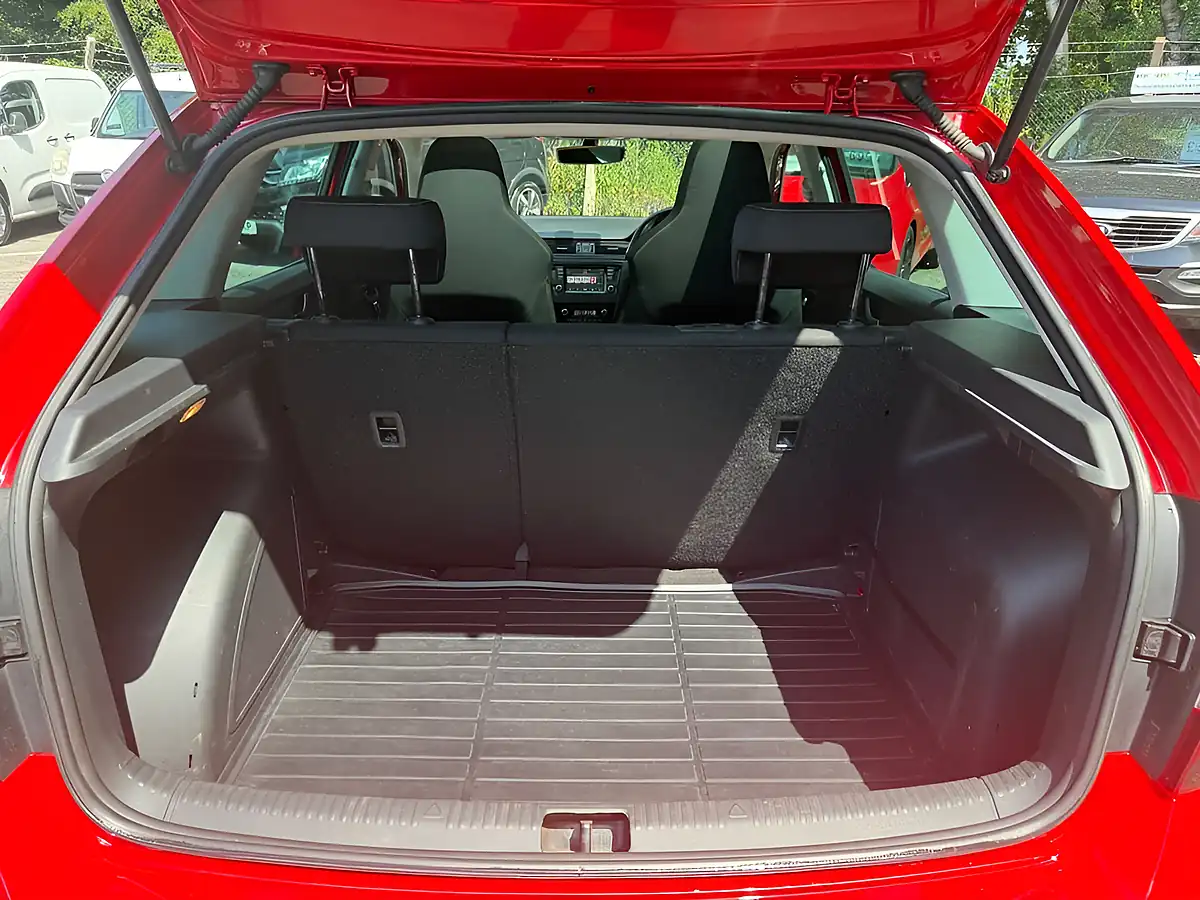 Used 2017 Skoda Rapid Spaceback Se Sport Red - Interior and Exterior details 10