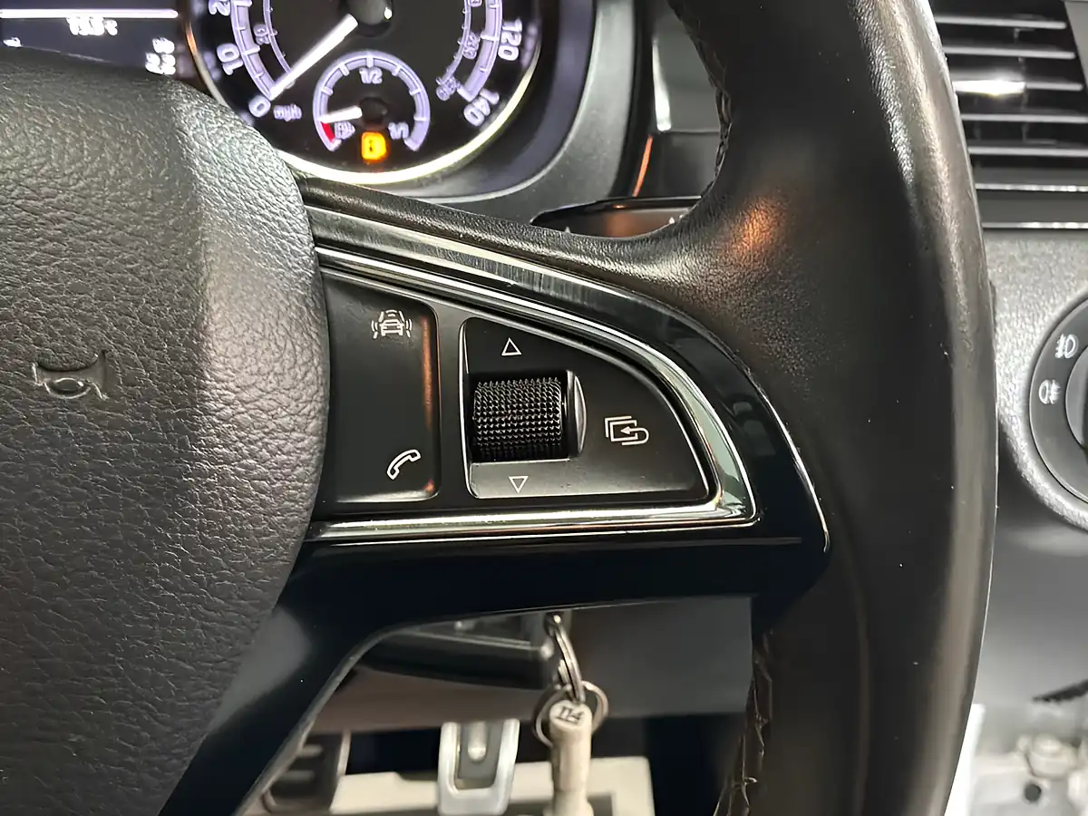 Used 2017 Skoda Rapid Spaceback Se Sport White - Interior and Exterior details 19