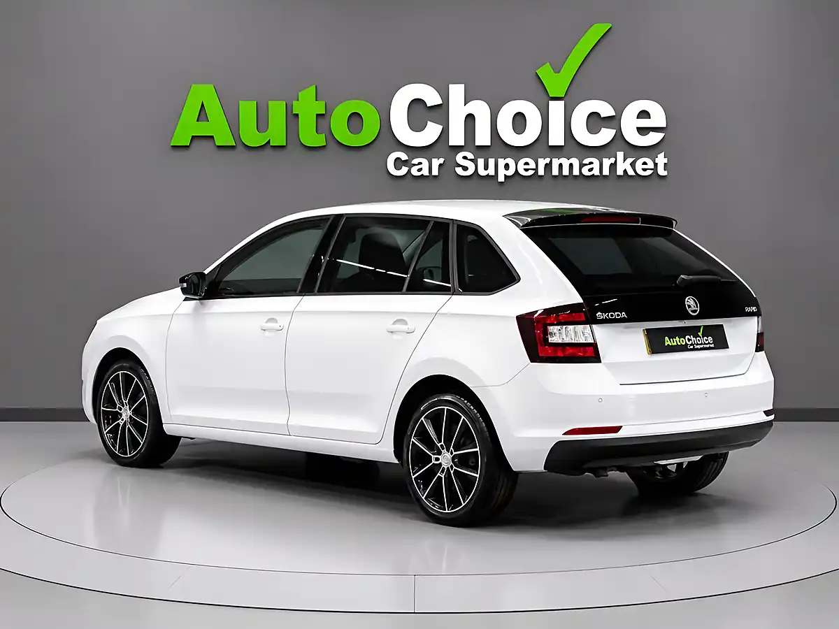 Used 2017 Skoda Rapid Spaceback Se Sport White - Interior and Exterior details 5