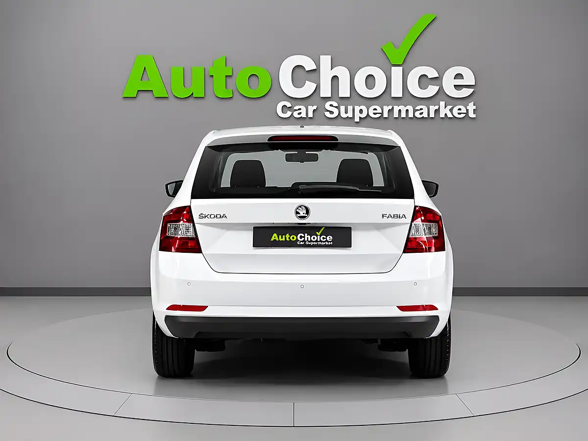 Used 2017 Skoda Rapid Spaceback Se Sport White - Interior and Exterior details 6
