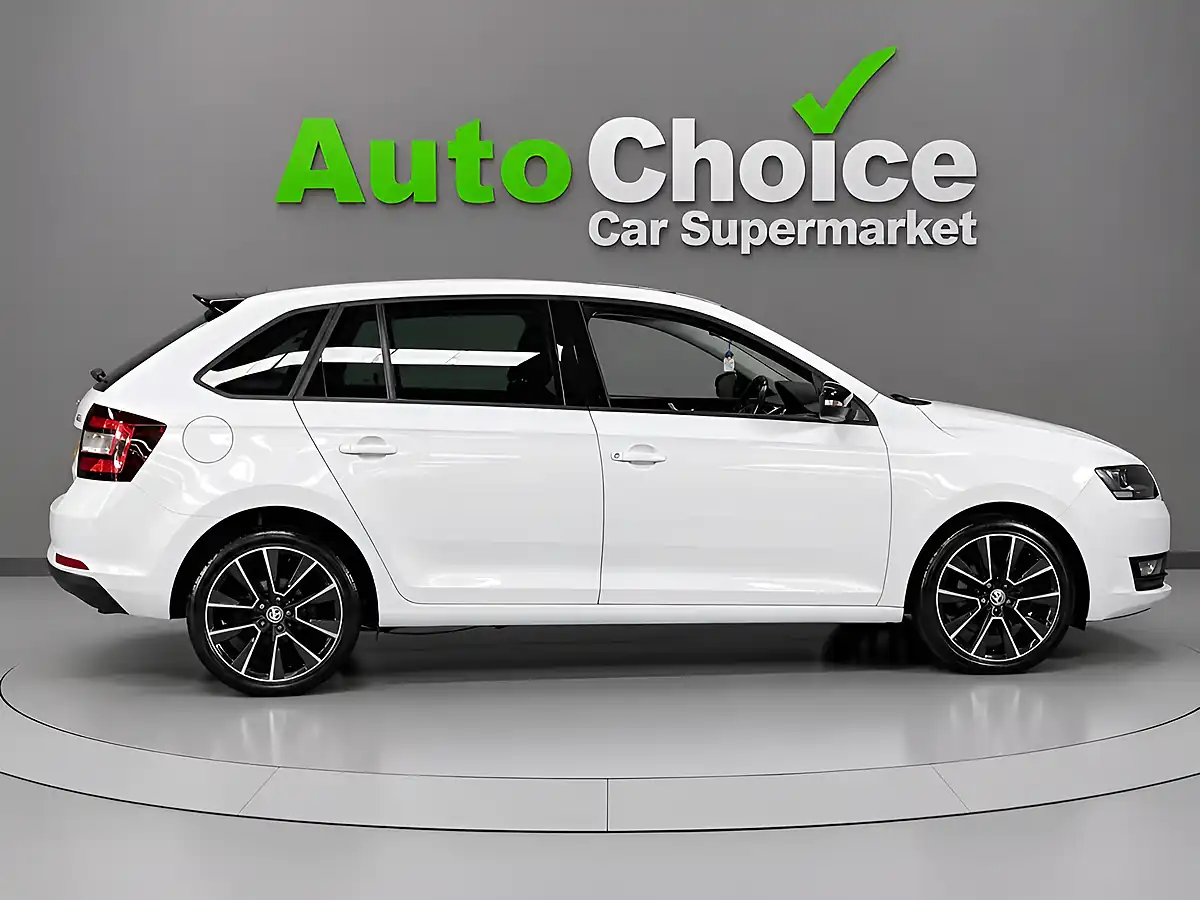 Used 2017 Skoda Rapid Spaceback Se Sport White - Interior and Exterior details 8