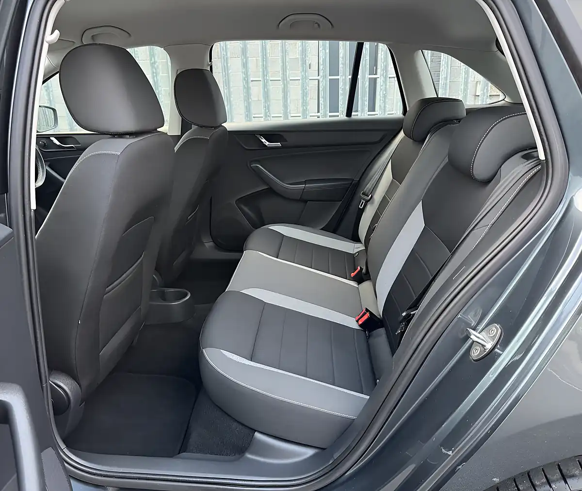 Used 2017 Skoda Rapid Spaceback Se Tech Grey - Interior and Exterior details 11