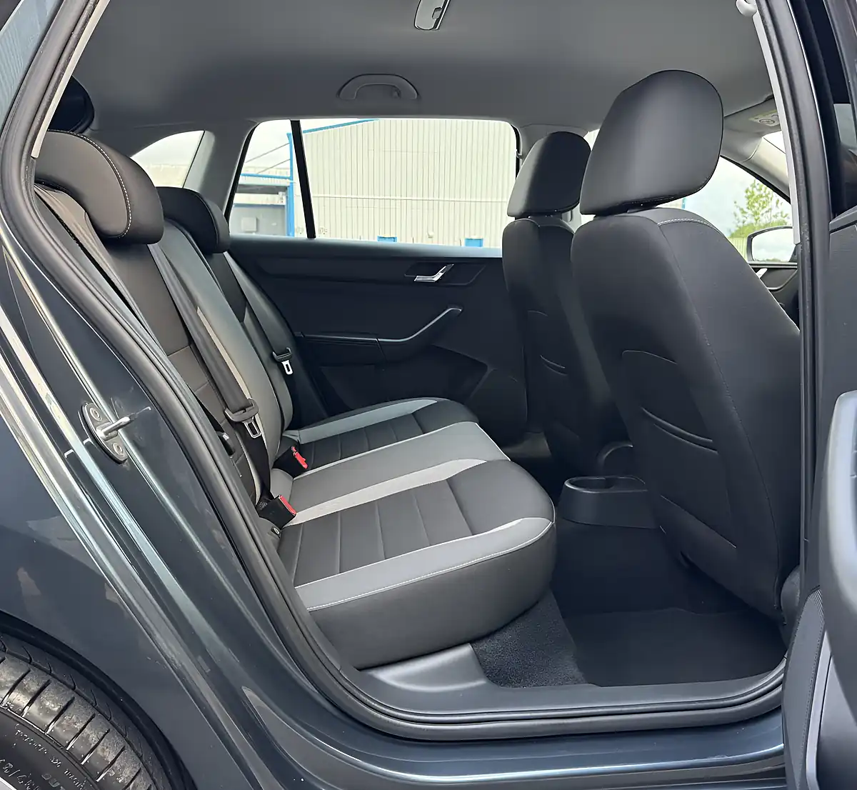 Used 2017 Skoda Rapid Spaceback Se Tech Grey - Interior and Exterior details 12