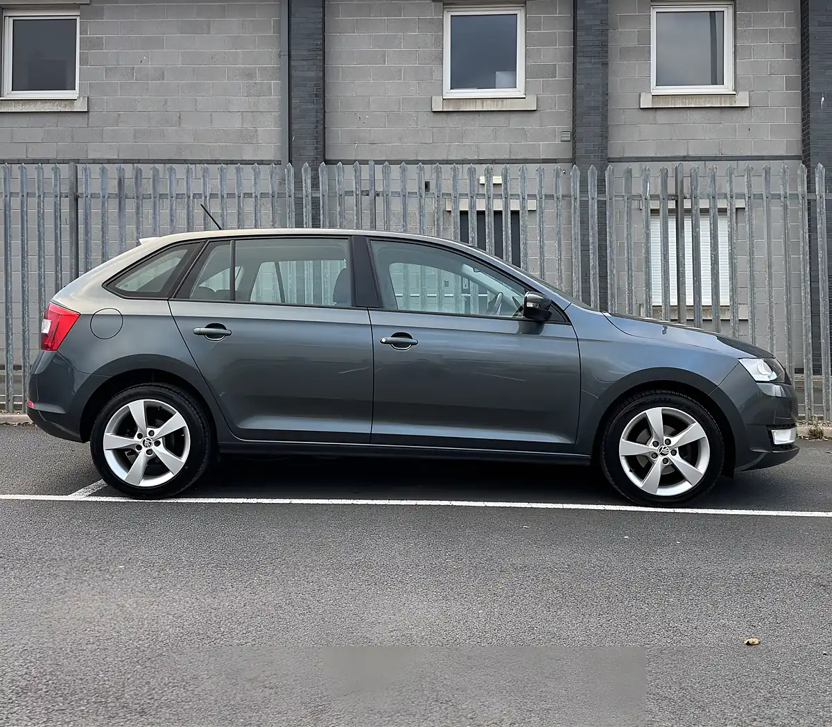 Used 2017 Skoda Rapid Spaceback Se Tech Grey - Interior and Exterior details 7