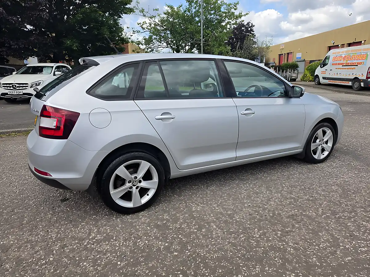 Used 2017 Skoda Rapid Spaceback Se Tech Silver - Interior and Exterior details 12