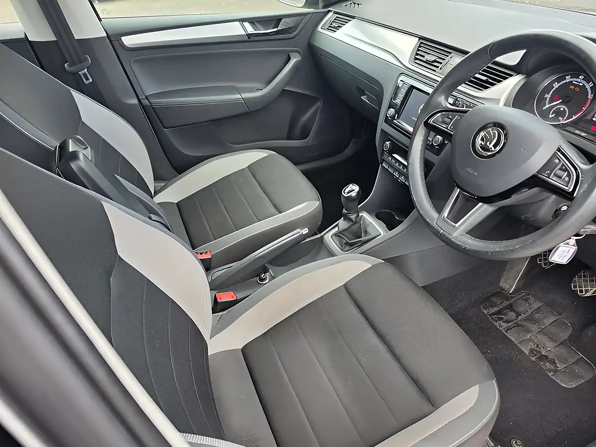 Used 2017 Skoda Rapid Spaceback Se Tech Silver - Interior and Exterior details 15