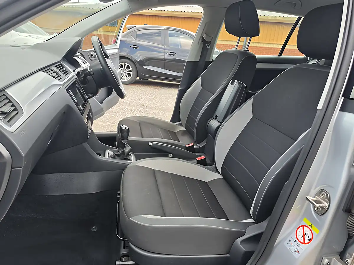 Used 2017 Skoda Rapid Spaceback Se Tech Silver - Interior and Exterior details 16