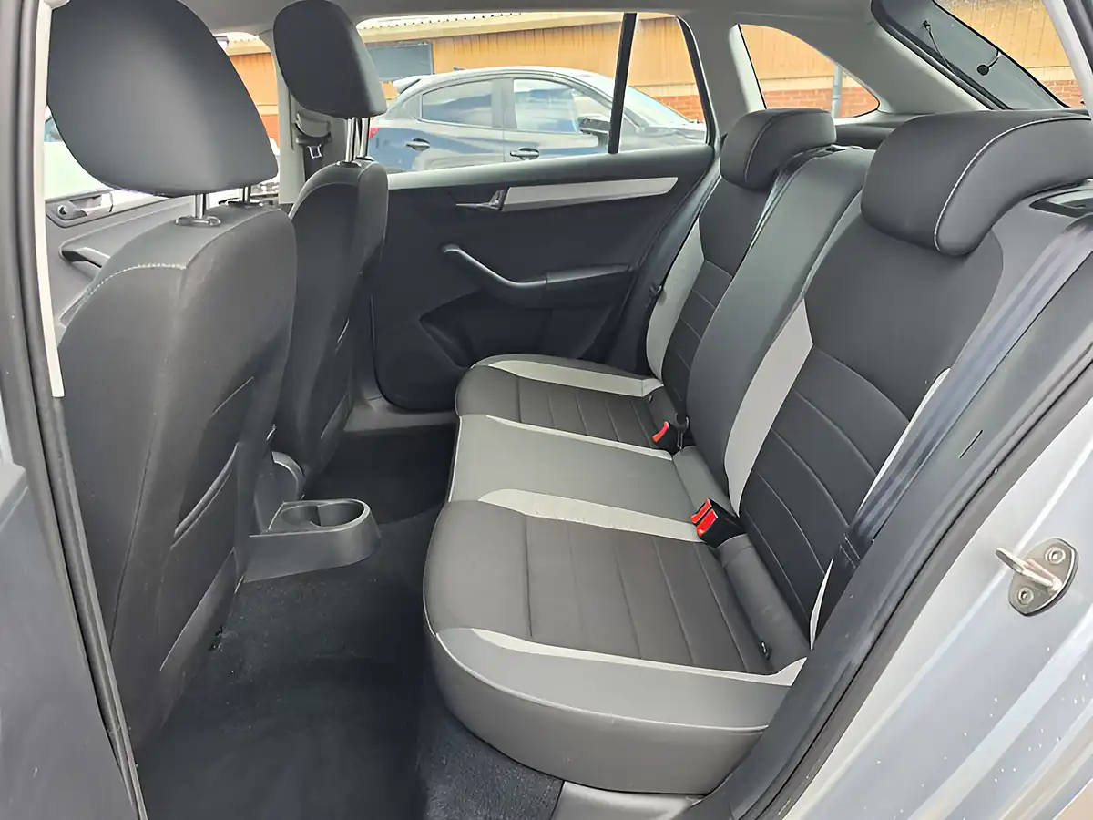 Used 2017 Skoda Rapid Spaceback Se Tech Silver - Interior and Exterior details 17