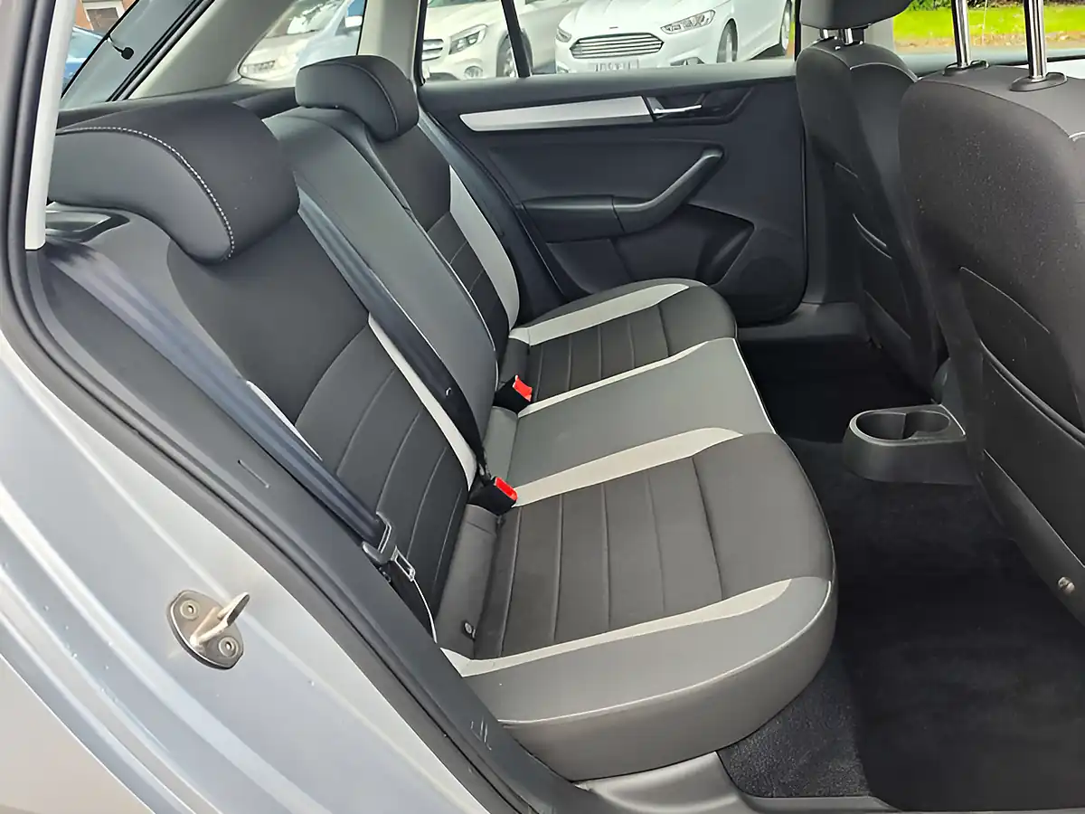 Used 2017 Skoda Rapid Spaceback Se Tech Silver - Interior and Exterior details 18