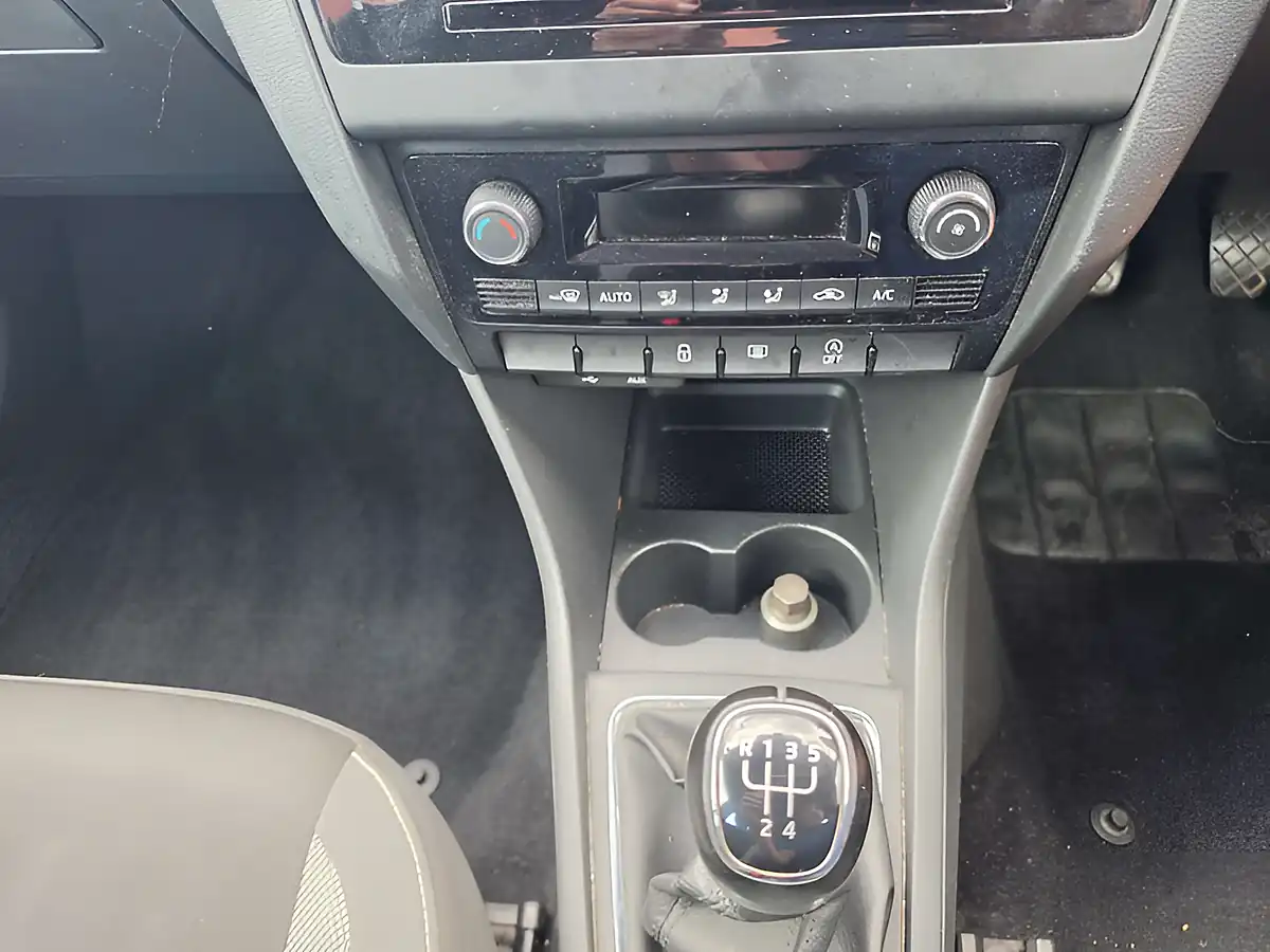 Used 2017 Skoda Rapid Spaceback Se Tech Silver - Interior and Exterior details 20