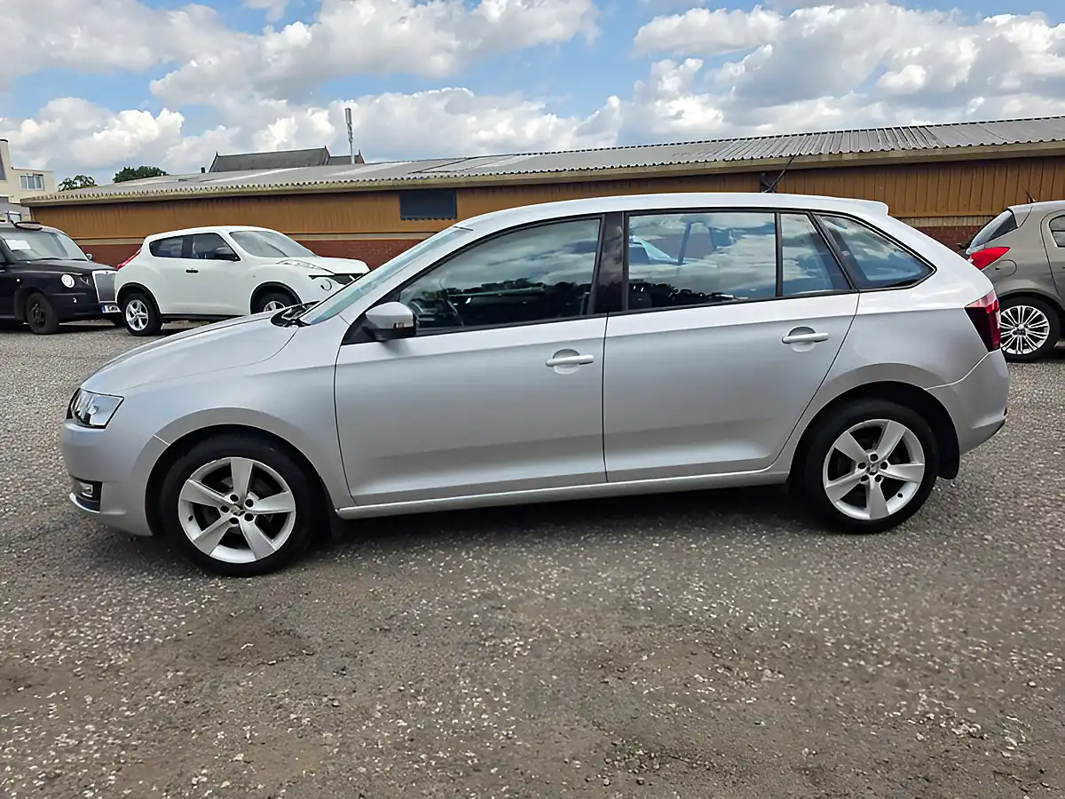 Used 2017 Skoda Rapid Spaceback Se Tech Silver - Interior and Exterior details 8