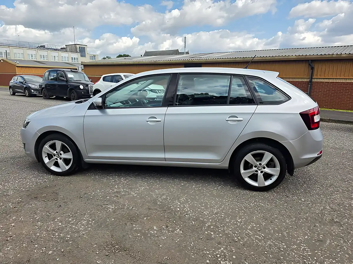 Used 2017 Skoda Rapid Spaceback Se Tech Silver - Interior and Exterior details 9