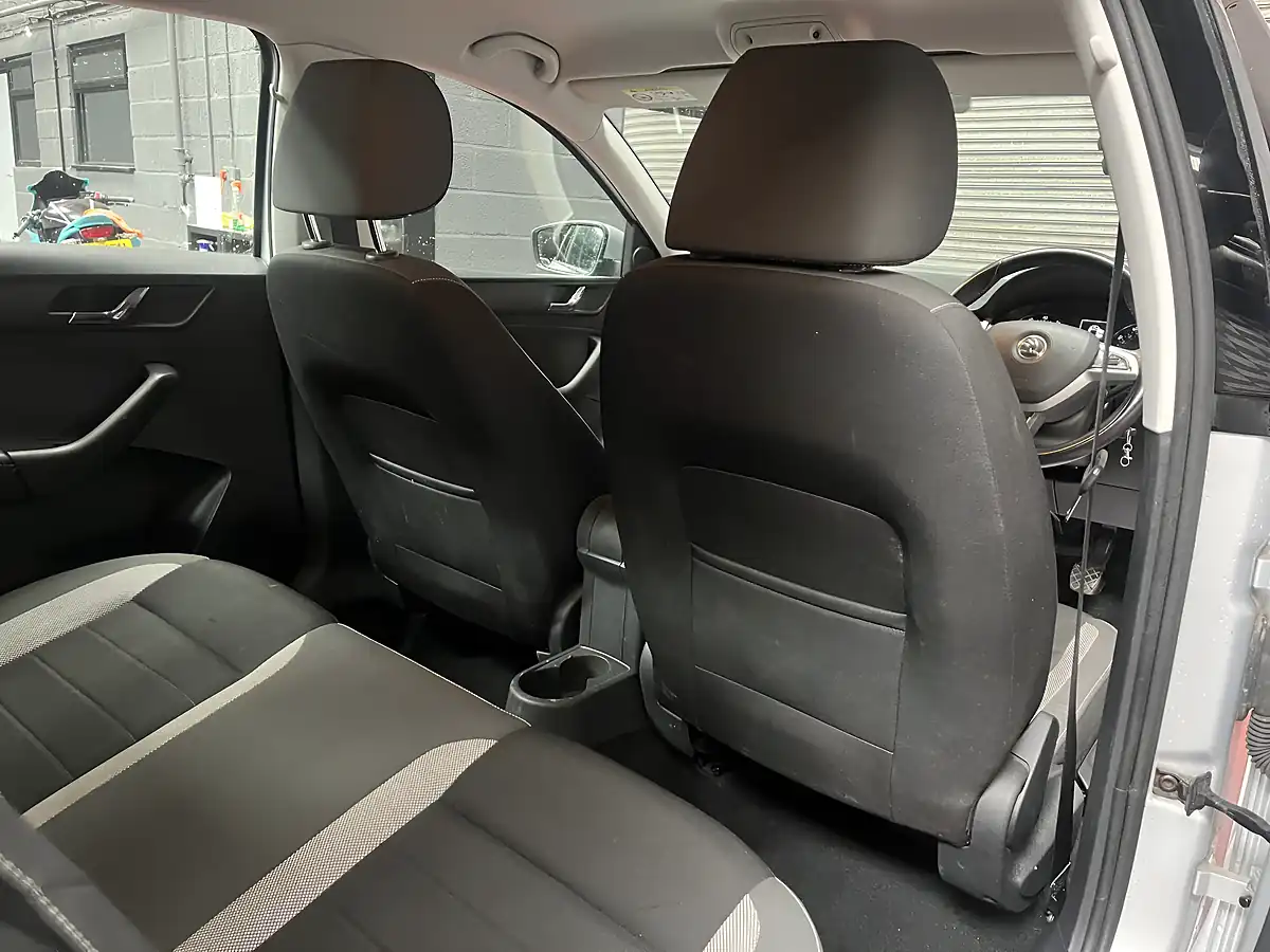 Used 2017 Skoda Rapid Spaceback Se Tech Silver - Interior and Exterior details 12