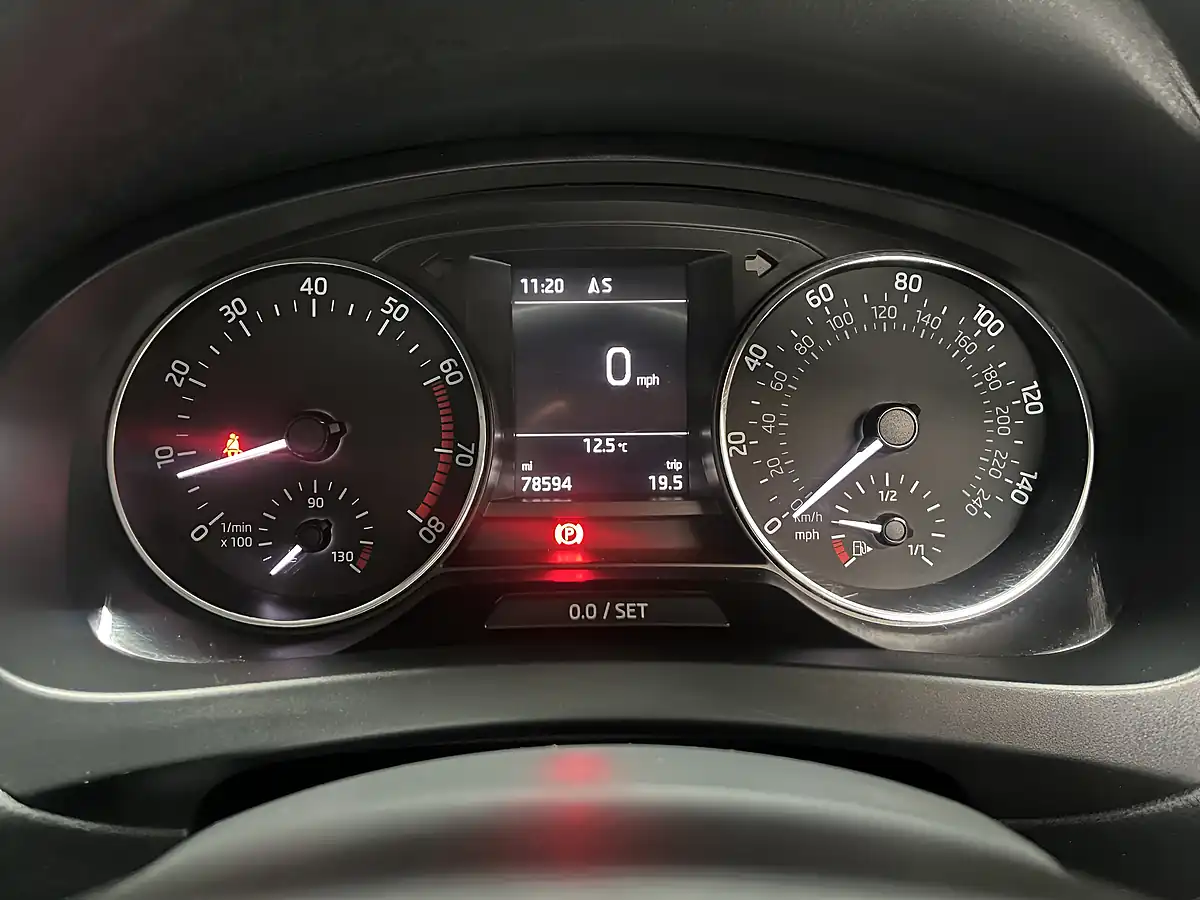Used 2017 Skoda Rapid Spaceback Se Tech Silver - Interior and Exterior details 13