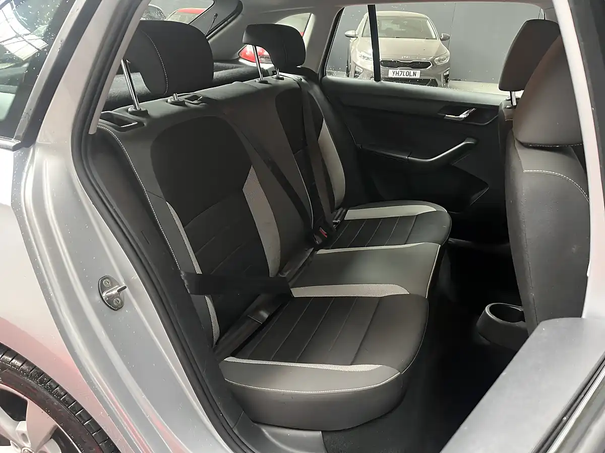 Used 2017 Skoda Rapid Spaceback Se Tech Silver - Interior and Exterior details 14