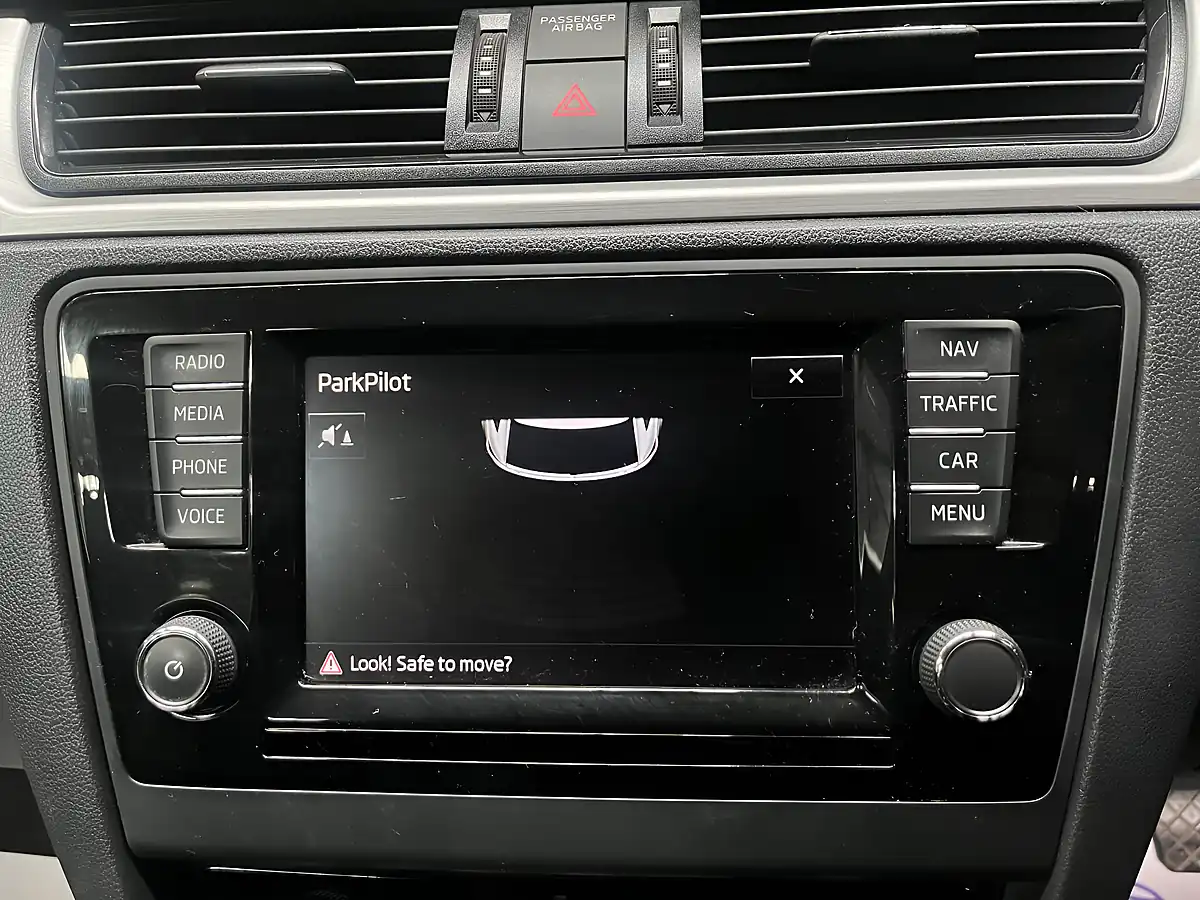 Used 2017 Skoda Rapid Spaceback Se Tech Silver - Interior and Exterior details 18