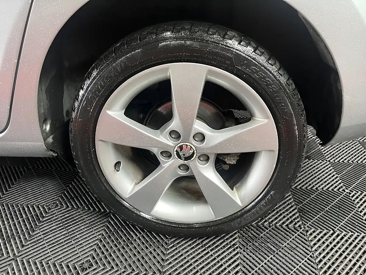 Used 2017 Skoda Rapid Spaceback Se Tech Silver - Interior and Exterior details 20