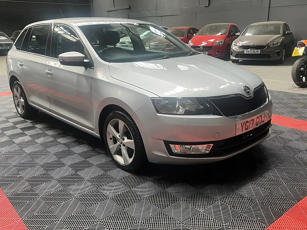 Used 2017 Skoda Rapid Spaceback Se Tech Silver - Interior and Exterior details 3