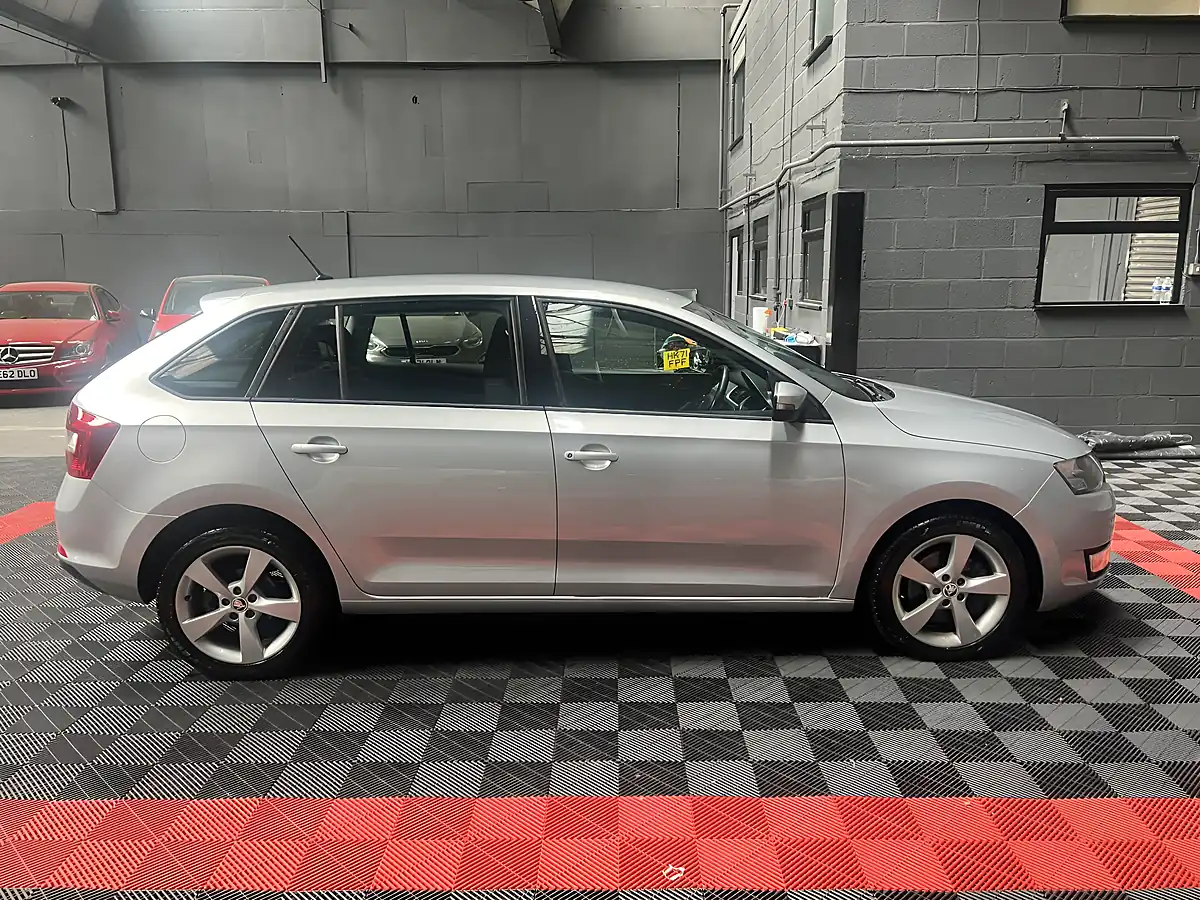 Used 2017 Skoda Rapid Spaceback Se Tech Silver - Interior and Exterior details 5