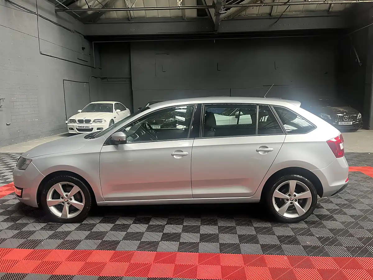 Used 2017 Skoda Rapid Spaceback Se Tech Silver - Interior and Exterior details 7