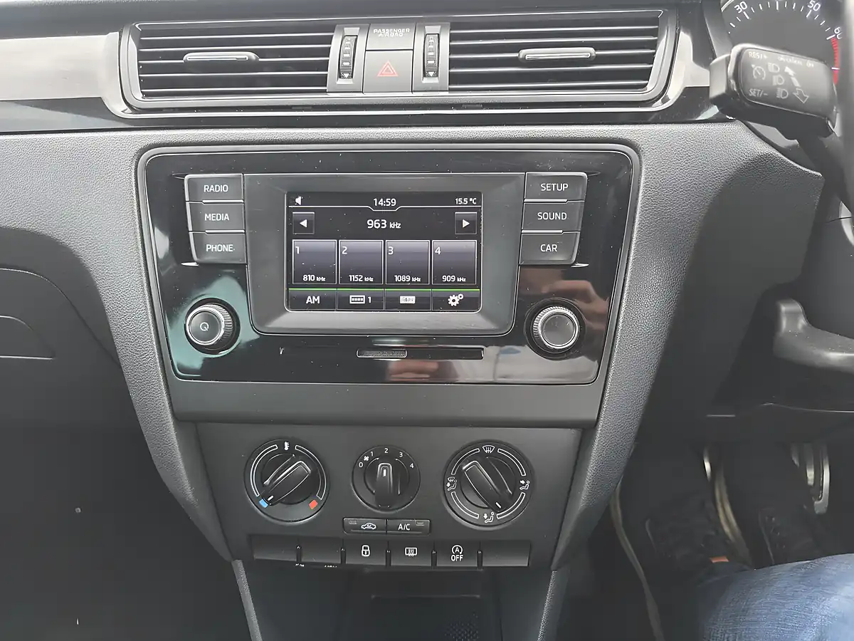 Used 2017 Skoda Rapid Sport Silver - Interior and Exterior details 12