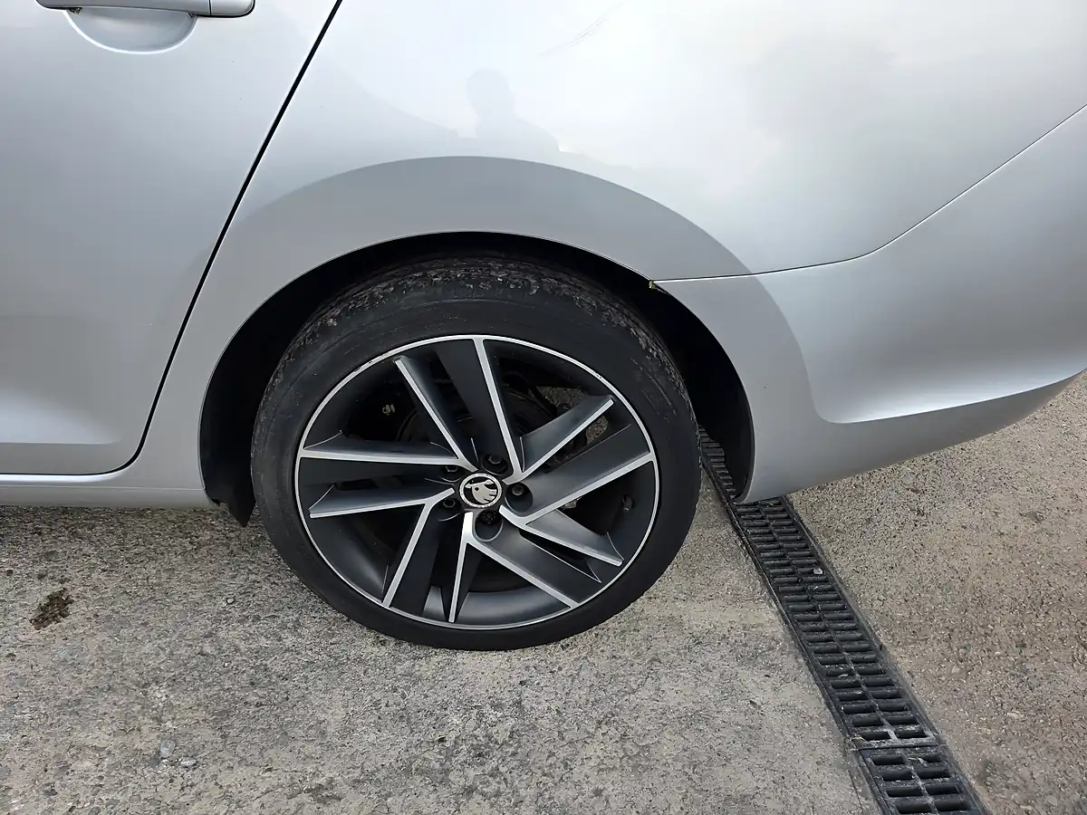 Used 2017 Skoda Rapid Sport Silver - Interior and Exterior details 17