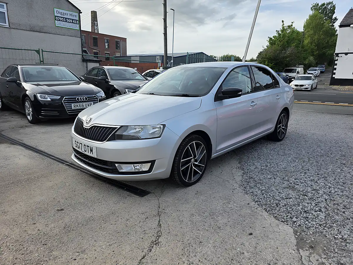 Used 2017 Skoda Rapid Sport Silver - Interior and Exterior details 3