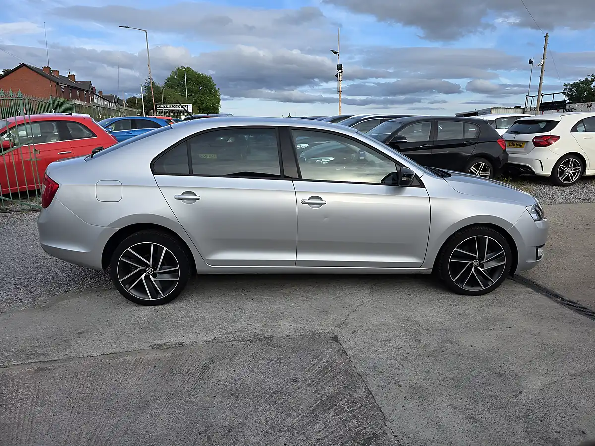 Used 2017 Skoda Rapid Sport Silver - Interior and Exterior details 4