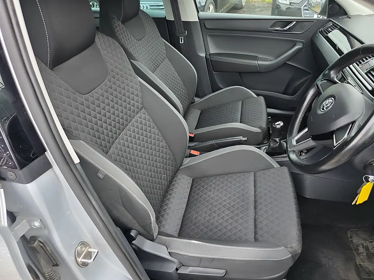 Used 2017 Skoda Rapid Sport Silver - Interior and Exterior details 9