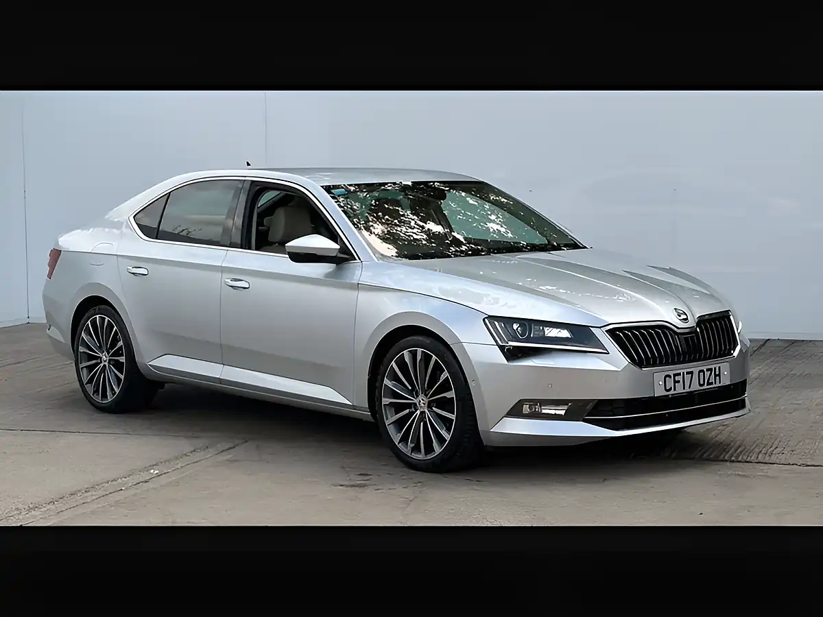 Used 2017 Skoda Superb Laurin & Klement Brilliant Silver - Front View