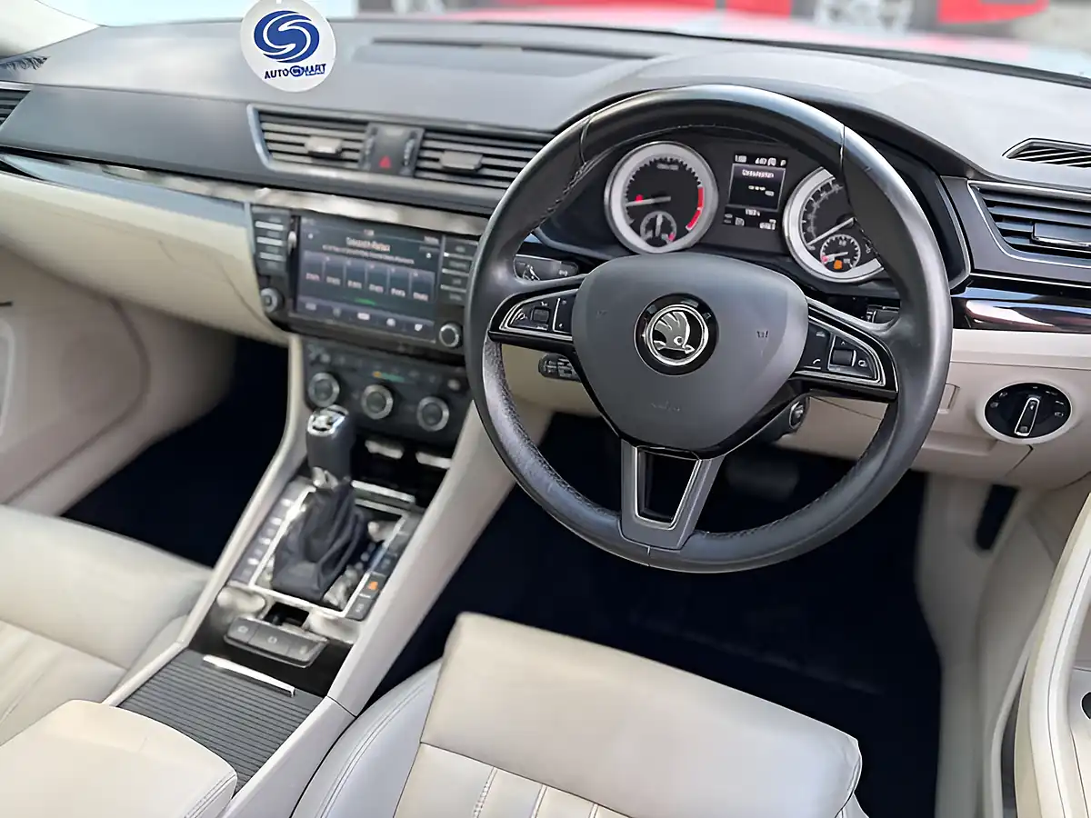 Used 2017 Skoda Superb Laurin & Klement Brilliant Silver - Interior and Exterior details 10