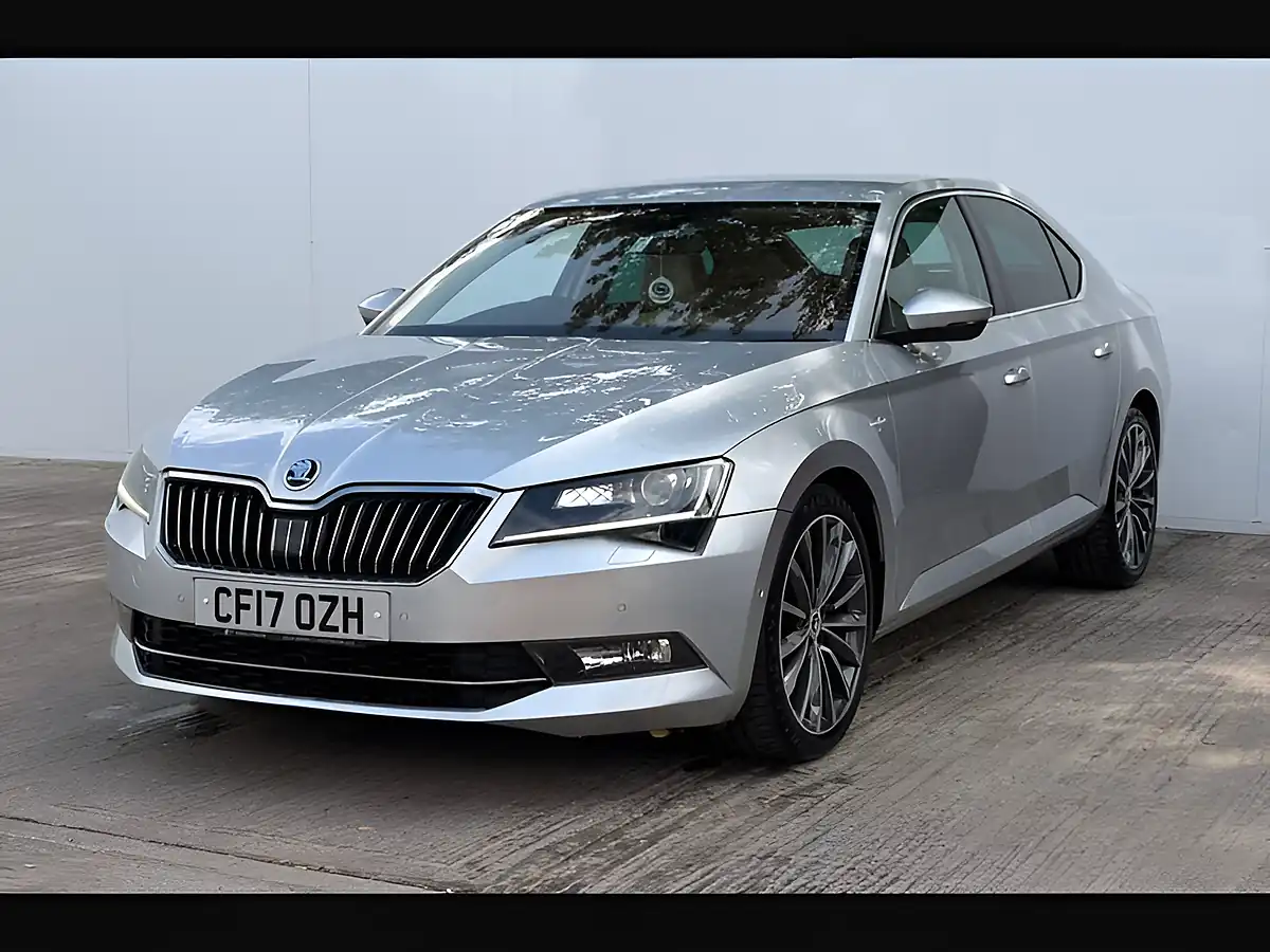 Used 2017 Skoda Superb Laurin & Klement Brilliant Silver - Interior and Exterior details 14
