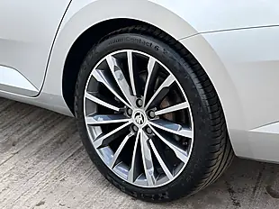 Used 2017 Skoda Superb Laurin & Klement Brilliant Silver - Interior and Exterior details 15