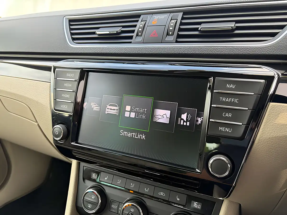 Used 2017 Skoda Superb Laurin & Klement Brilliant Silver - Interior and Exterior details 16