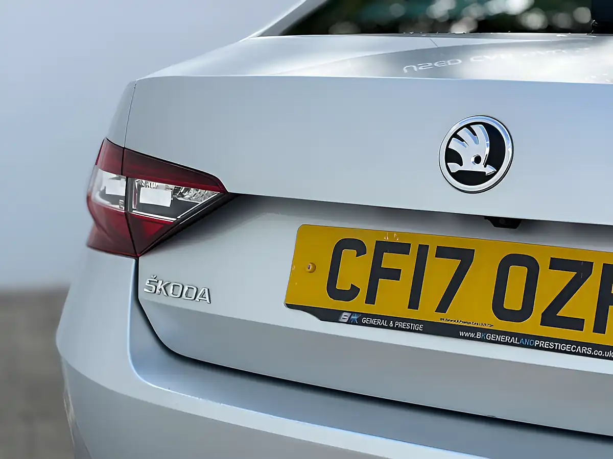 Used 2017 Skoda Superb Laurin & Klement Brilliant Silver - Interior and Exterior details 20