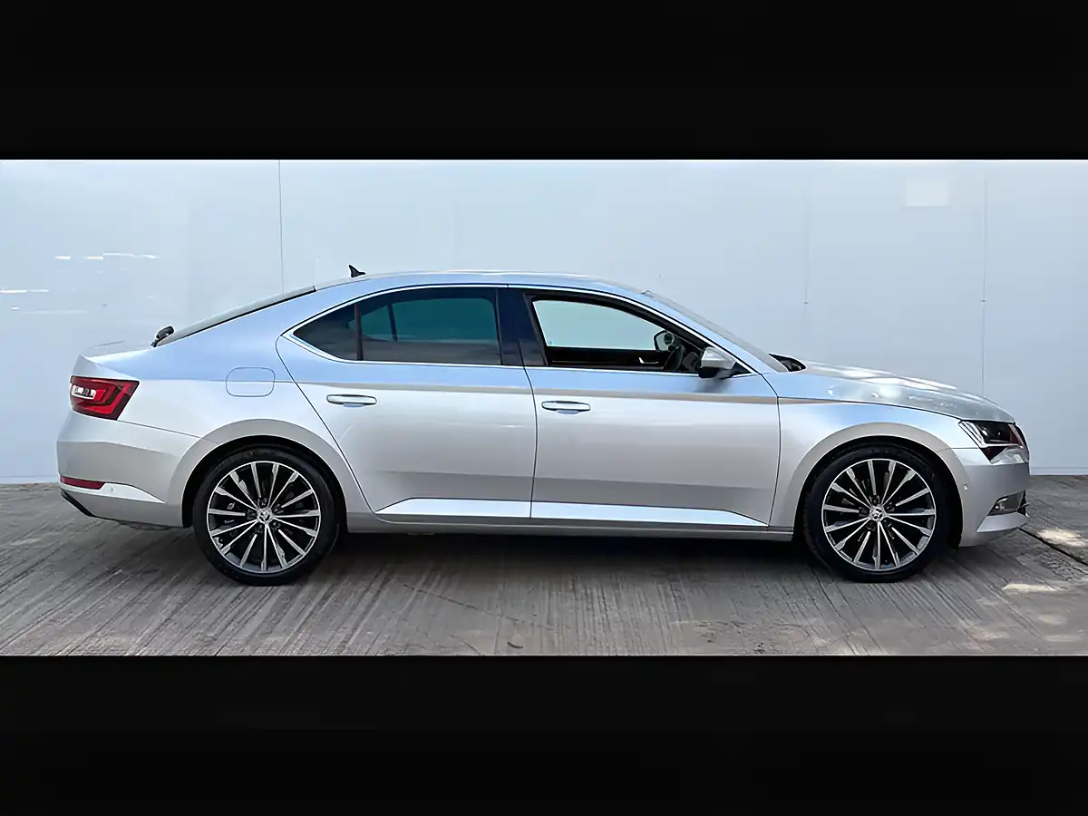 Used 2017 Skoda Superb Laurin & Klement Brilliant Silver - Interior and Exterior details 9