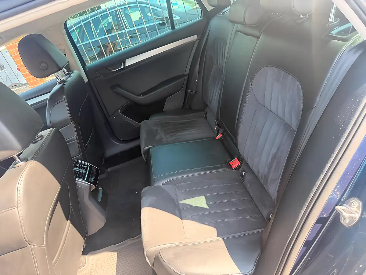 Used 2017 Skoda Superb Se L Executive Blue - Interior and Exterior details 13