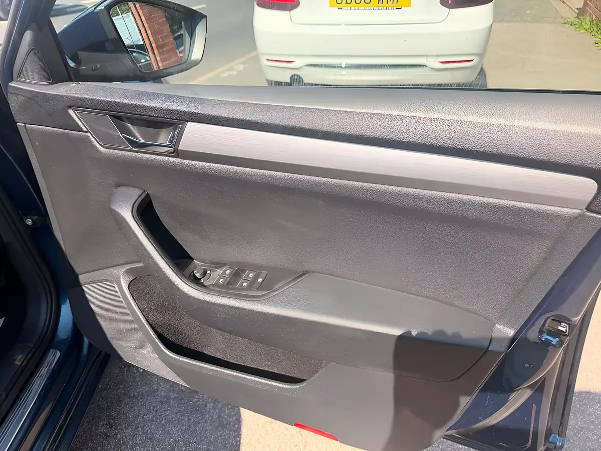 Used 2017 Skoda Superb Se L Executive Blue - Interior and Exterior details 17
