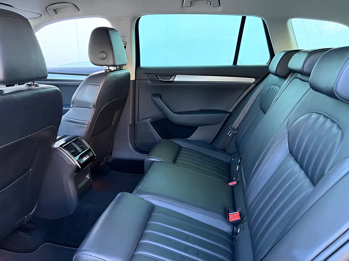 Used 2017 Skoda Superb Se L Executive Blue - Interior and Exterior details 18
