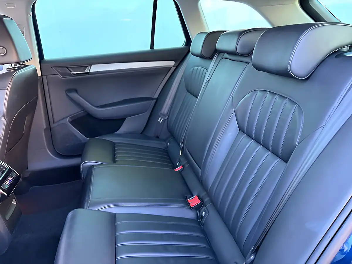 Used 2017 Skoda Superb Se L Executive Blue - Interior and Exterior details 19
