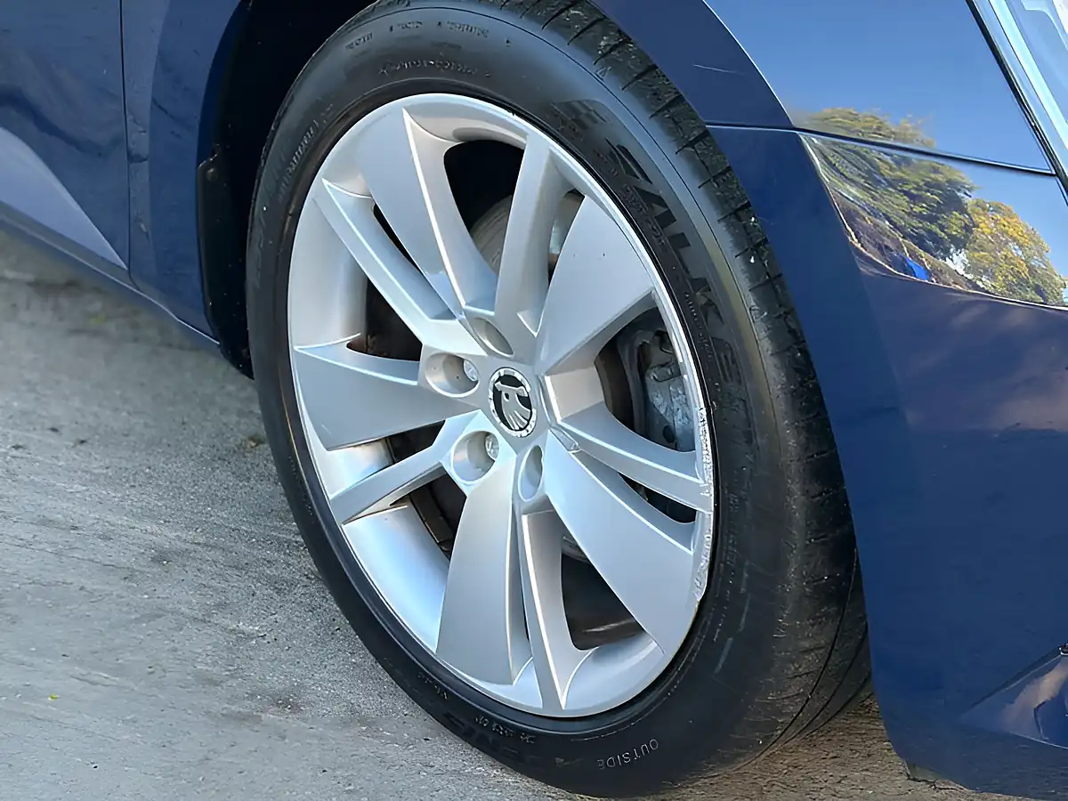 Used 2017 Skoda Superb Se L Executive Blue - Interior and Exterior details 5