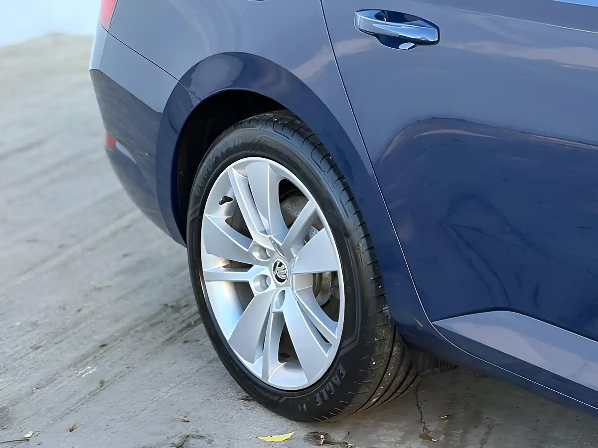 Used 2017 Skoda Superb Se L Executive Blue - Interior and Exterior details 7