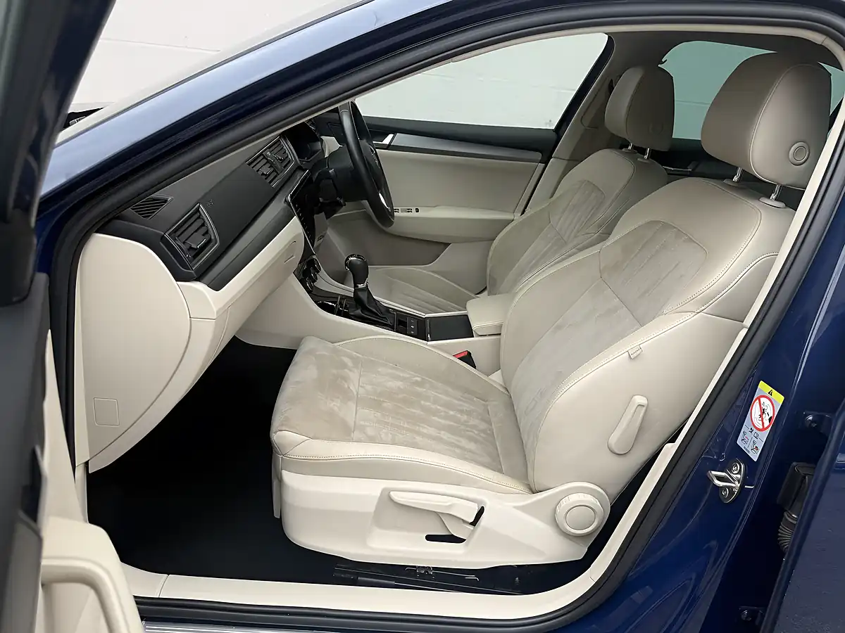 Used 2017 Skoda Superb Se L Executive Blue - Interior and Exterior details 14