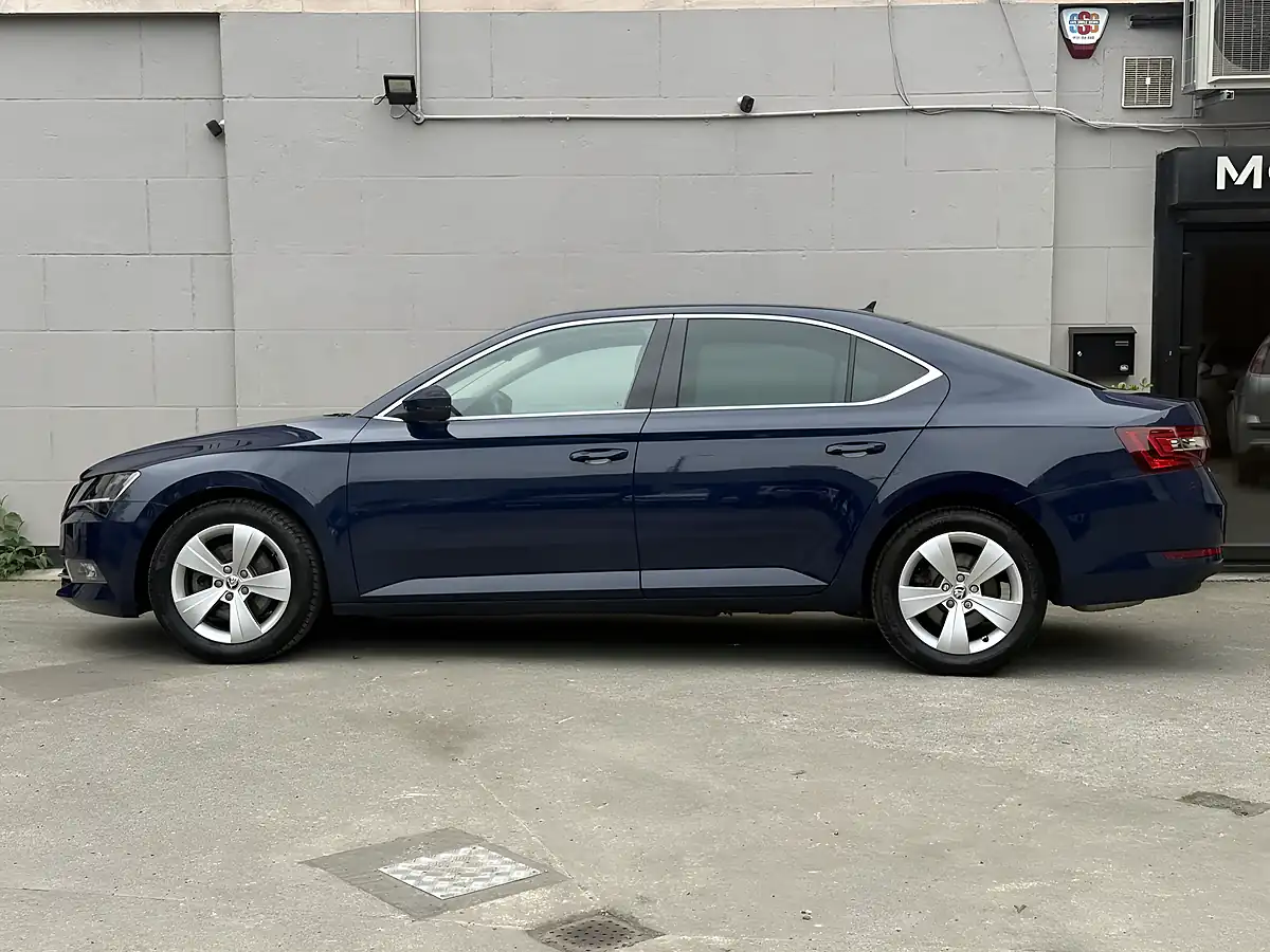 Used 2017 Skoda Superb Se L Executive Blue - Interior and Exterior details 6