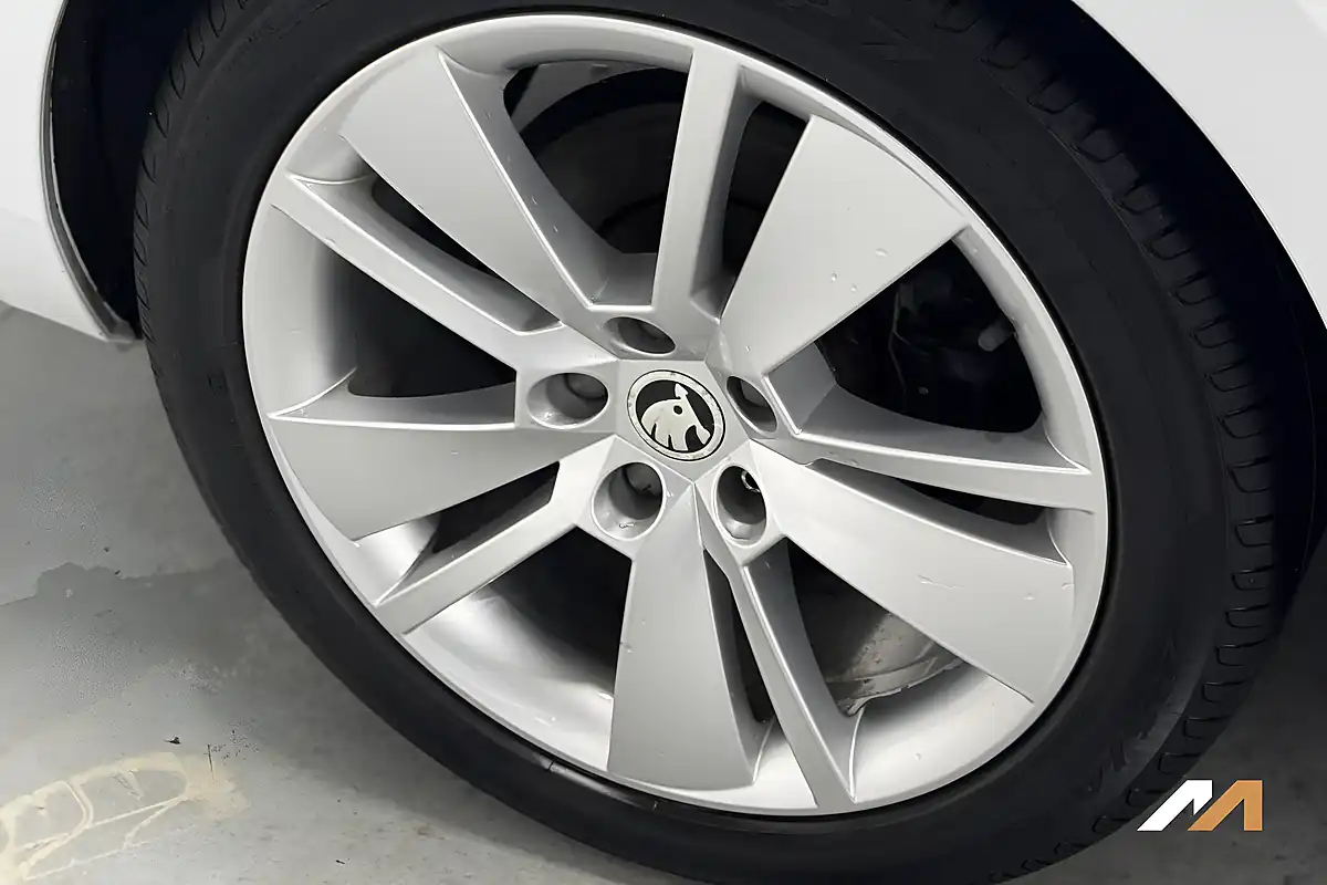 Used 2017 Skoda Superb Se L Executive White - Interior and Exterior details 10