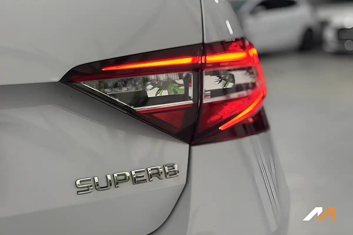 Used 2017 Skoda Superb Se L Executive White - Interior and Exterior details 11